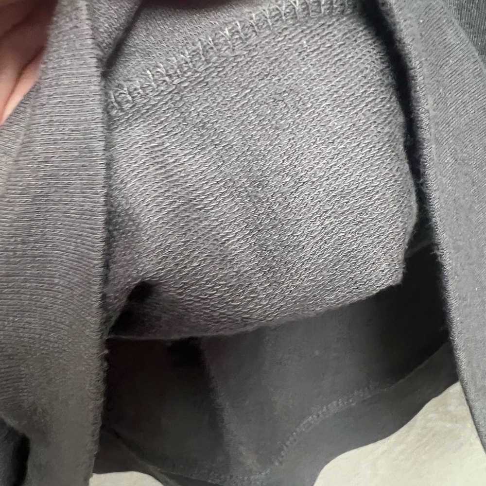 Harley Davidson lightweight sweatshirt. A like heavier than T-shirt material. - Picture 6 of 9